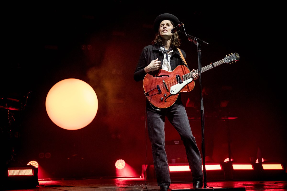 What a joy to have @JamesBayMusic in the house last night, his first time back in SW9 since 2015. Incredible! 📷Thank you @naomi_dsmith for stunning photos. James Bay - O2 Academy Brixton Fri 02 Dec 2022 (𝘱𝘭𝘦𝘢𝘴𝘦 𝘥𝘰 𝘯𝘰𝘵 𝘶𝘴𝘦 𝘸𝘪𝘵𝘩𝘰𝘶𝘵 𝘱𝘦𝘳𝘮𝘪𝘴𝘴𝘪𝘰𝘯)