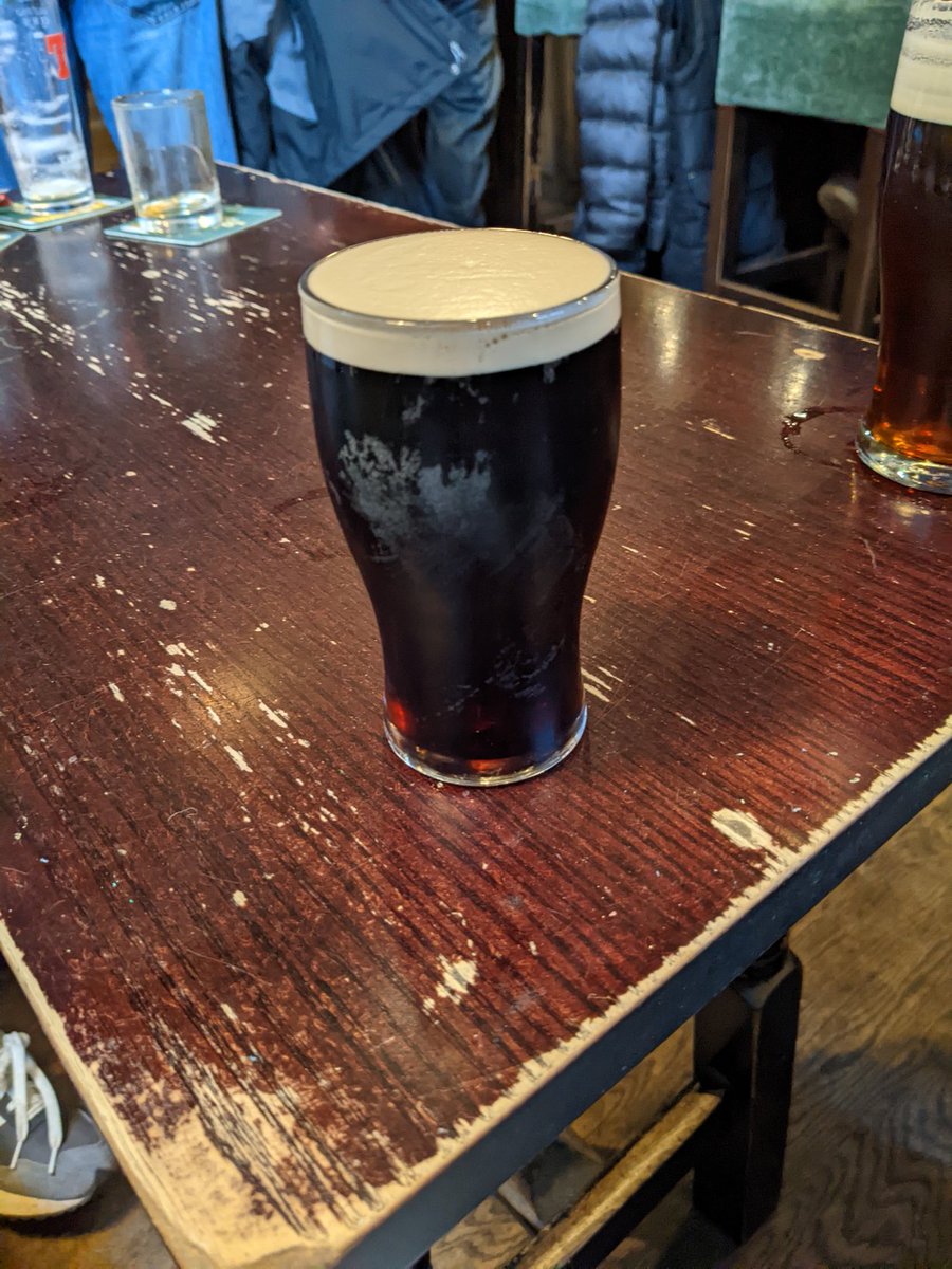 FiferScot's tweet photo. I'm no expert but I'm pretty sure this is a good half pint of Guinness ๐ค#SandyBells #Edinburgh https://t.co/P1eEQXZ5mV