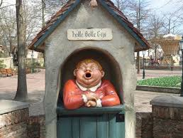 emceehotdog's tweet photo. @TVietor08 Their version of Disneyland (Efteling) is haunting. These little guys are trash cans. https://t.co/0zhOSUbjus