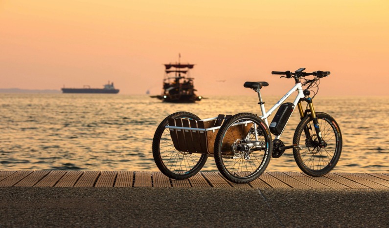 avatarplaneta's tweet photo. BiTrike basculante todoterreno cuenta con ruedas traseras suspendidas de forma independiente.
https://t.co/jKR4iSHzUW
#Bitrike #bicicletaselectricas #bicicletas #transporte #ruedas #Avatarenergia #cargas #triciclo https://t.co/eA0qLJz4wF