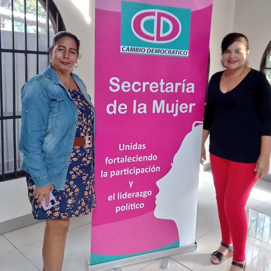 Anagrosas's tweet photo. Desde temprano en 2do día de postulaciones nuestras líderes @SecMujerCD @CaDemocratico, acuden a presentar sus nóminas.
Éxitos a Rosa González en La Chorrera 👏👏👏.
#MujeresPorElCambio #MujesProtagonistas #SecMujerCD #HacerLasCosasBien #EleccionesInternas https://t.co/8VVbSxdWFD