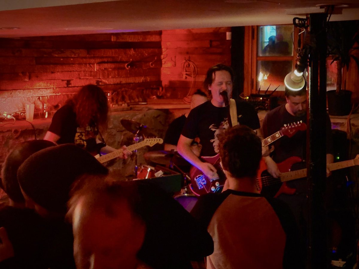 Great show at Bar à Pitons yesterday!!

#livemusic 
#grunge
#grungeisback