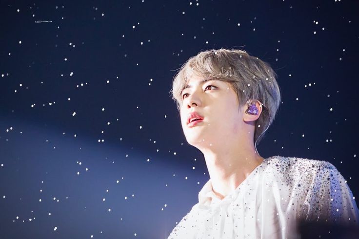 Moon1306_twt's tweet photo. Tuổi mới năm này, phía sau là tháng năm chia tách, không thể ở bên, chỉ thầm mong anh tự chiếu cố bản thân thật tốt, để vào một ngày rợp hoa pháo, chúng mình sẽ thật bình an ngày gặp lại.
#HappyJinDay
#SuperstarJinDay
#TheAstronautDay
@BTS_twt https://t.co/GU1iCFfY30