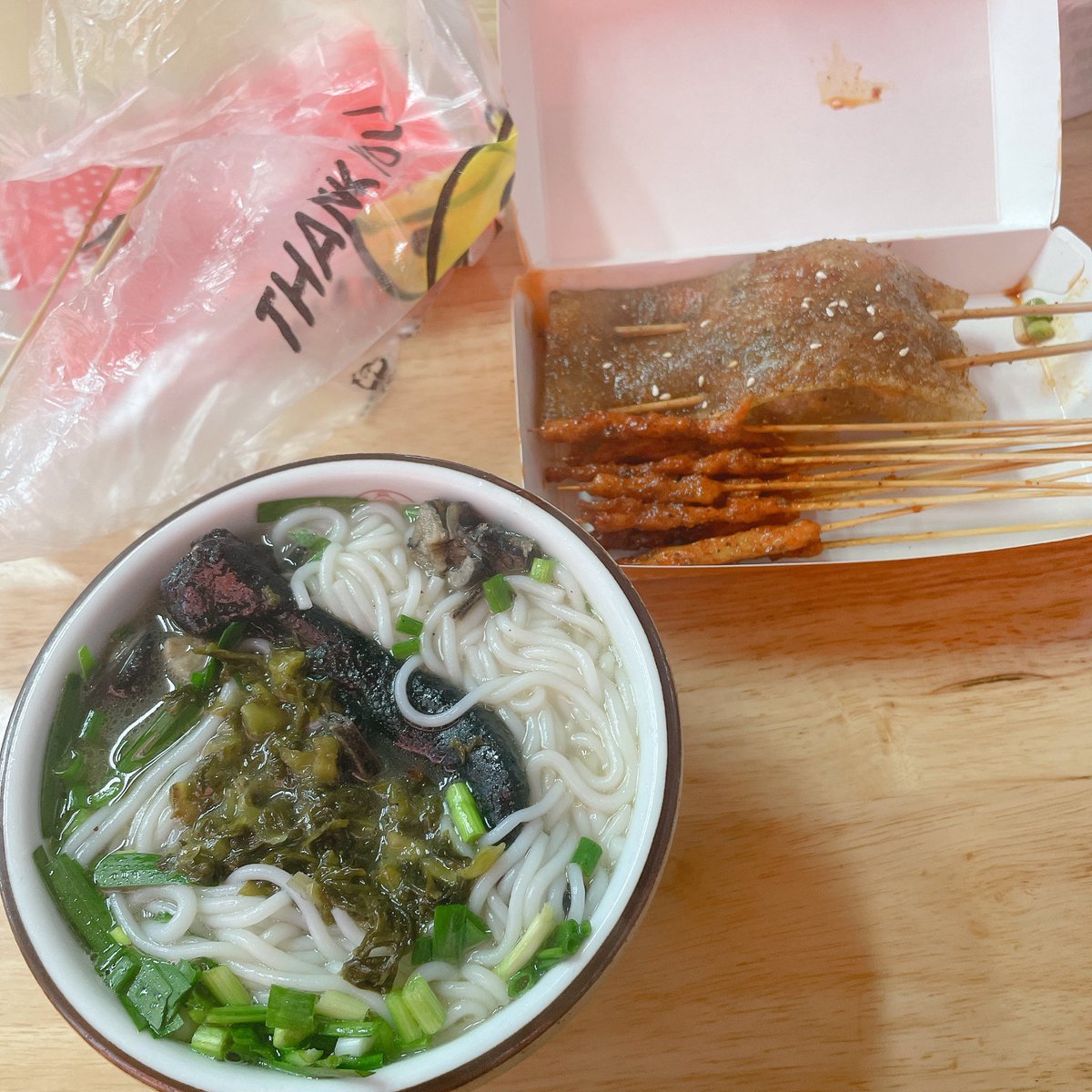 这是我今晚吃的
本来只打算吃饭团
因为心情很不好就买了好多 https://t.co/ldd8vuAy2Q