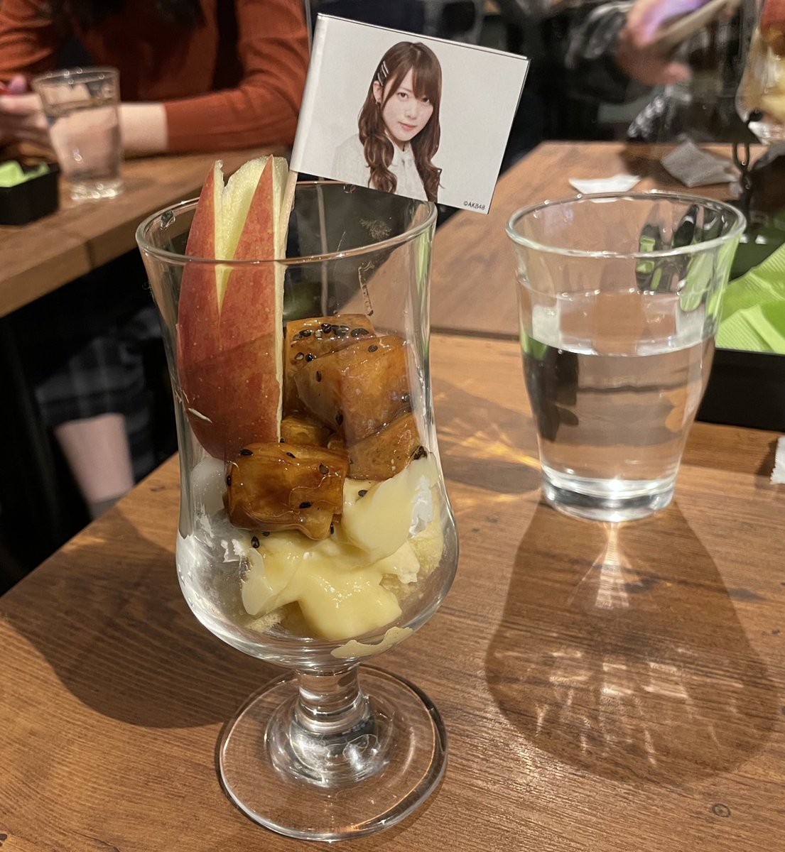 dongrikko_SDD's tweet photo. パフェ美味しかったです!
#AKB48お料理選抜cafe
#LiveCafeMixa
#AKB48 https://t.co/uPUg57xQ9s