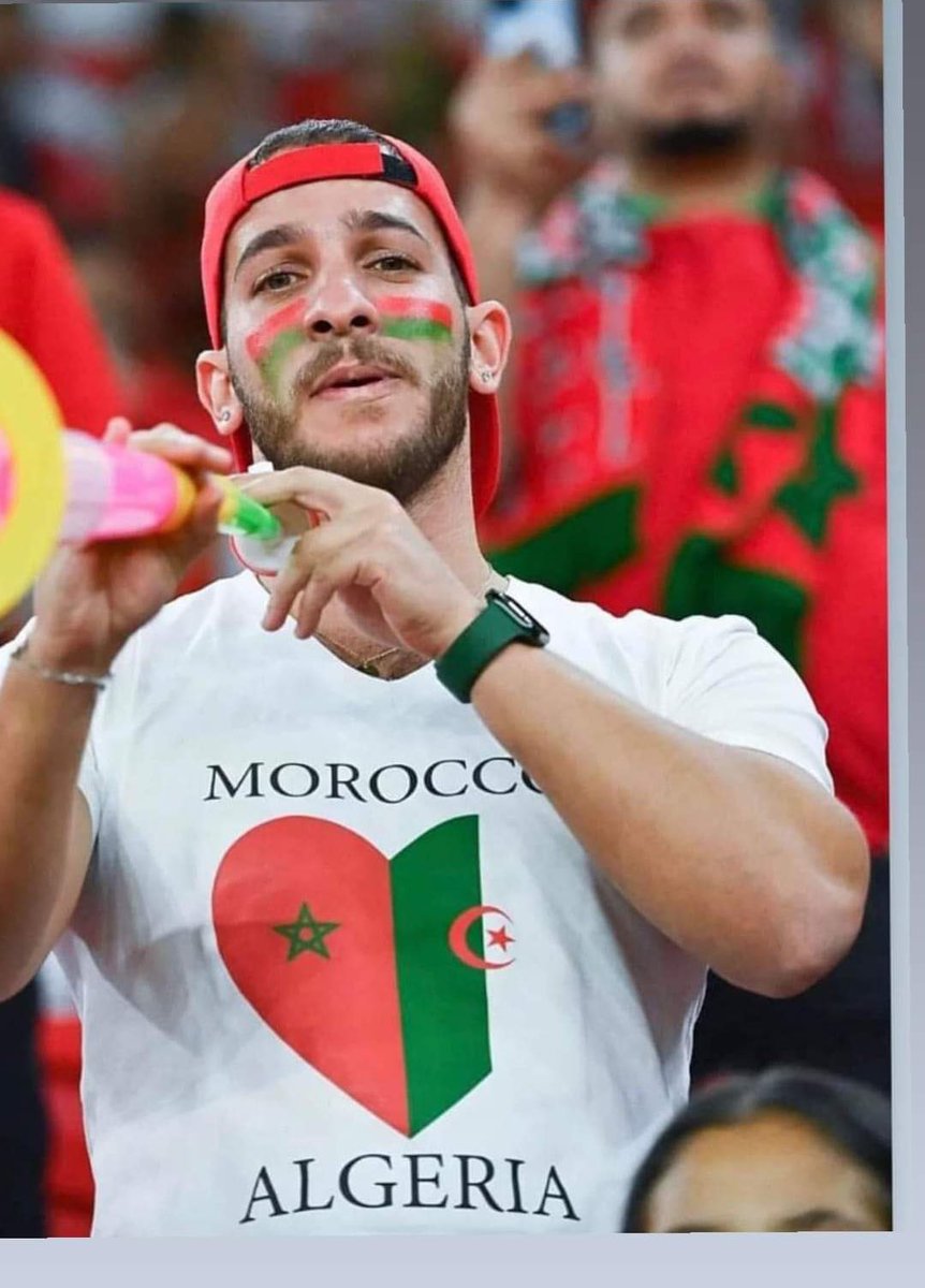 Benguennak's tweet photo. الرياضة تداوي جروح السياسة🇩🇿🇲🇦 https://t.co/50MT0hPTM2