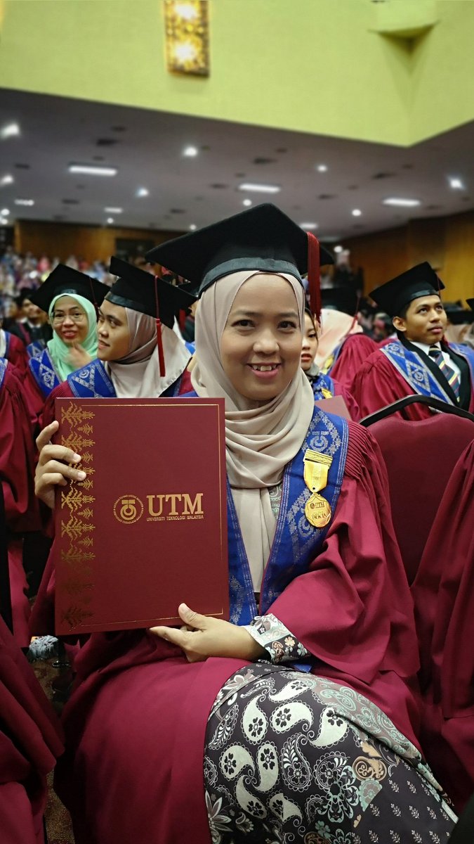 d33kuntum's tweet photo. Graduated at the age of 48. Hope these achievements #deansaward #academicaward will inspire my kids to continue learning and never give up ๐ #parttimestudent #utmspace #UTM #utmconvocation https://t.co/0PBVteG9xt