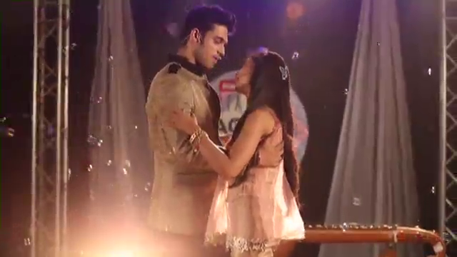 inchara_070's tweet photo. Meeti boliyaan
Zehnaseeb
Humesha
Hum kho gaye kahaan
Manan Magical performances...
4 crucial stages of their love story
#KaisiYehYaariaan
#MaNan
#KYYS4OnVoot
#WelcomeBackMaNan
#KYY4OnVoot
#KYYSeason4
#ManikMalhotra
#NandiniMurthy
#ParthSamthan
#NitiTaylor https://t.co/8KPHYKDPX9