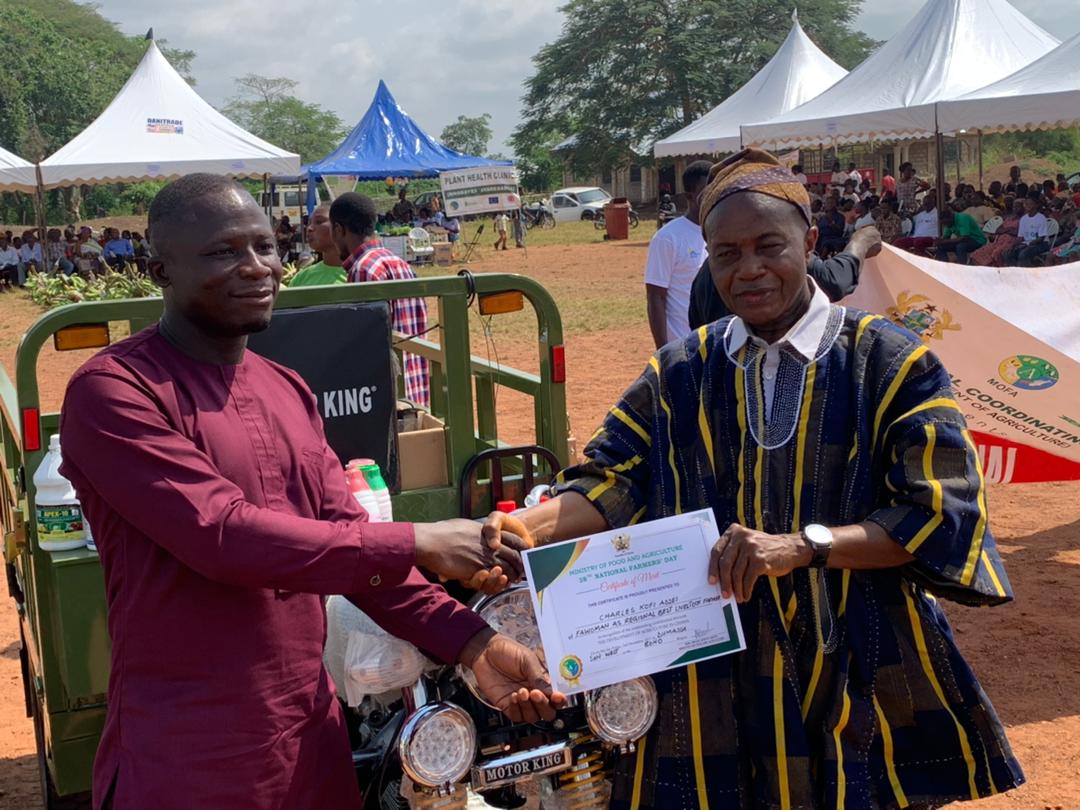 StephenNtim's tweet photo. Yesterday, 2nd December, 2022, l joined the chiefs and people of Dumasua in the Bono Region to celebrate the 2022 National Farmers' Day on the theme, "Accelerating Agricultural Development through value addition."

Ayekoo to our farmers and fisher folks. https://t.co/iIXPBUfBpi