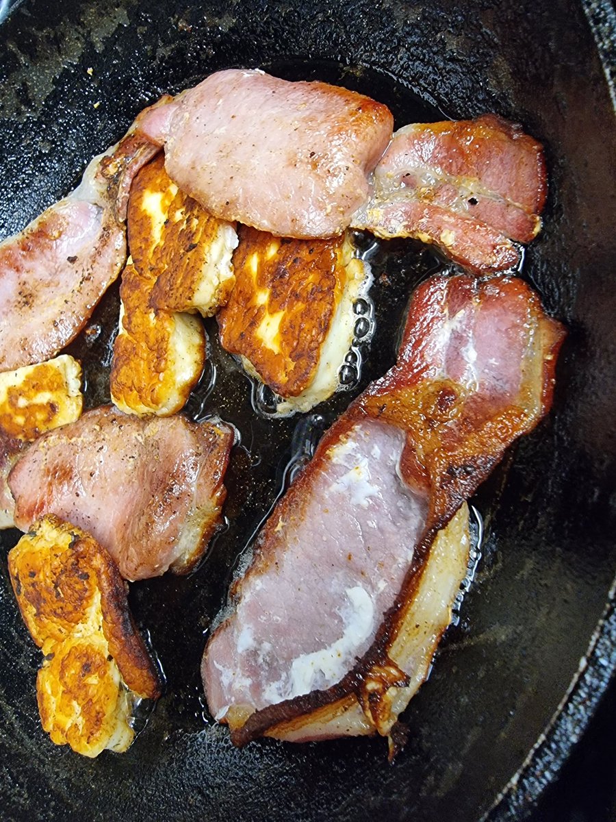 Our "Almost Healthy Breakfast" is so called because it tries so hard to be good for you with its spinach, avocado and slow roast tomatoes. Then we throw halloumi and bacon in there because it's the best bit. 
.
.
.
#breakfast #healthybreakfast #ramsgate #thanet #kent
#thanetfood