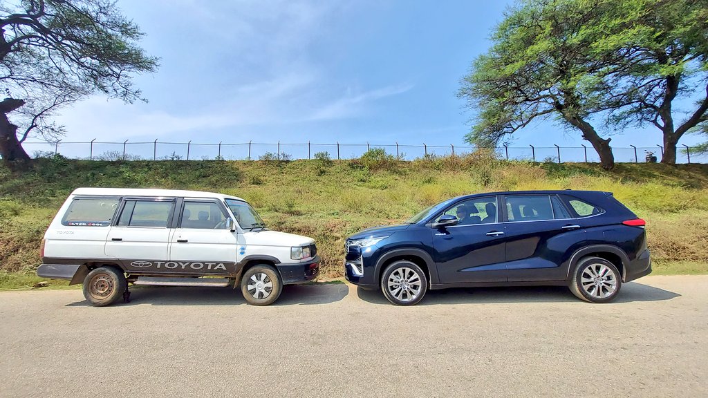 Karkeragirish's tweet photo. How it started v/s How it's going... featuring @Toyota_India
#Qualis #InnovaHycross
#TimesAuto https://t.co/yppU0JW2XQ