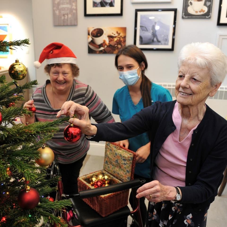 WentworthChelt's tweet photo. The festive season is fully upon us! Some of our ladies decorating the beautiful #Christmas tree, followed by a cuppa and mince pies. 

It's a lovely time of year for everyone living and working here, with so much planned for the coming weeks! #care #dementia #cheltenham https://t.co/jDN41p76Mk