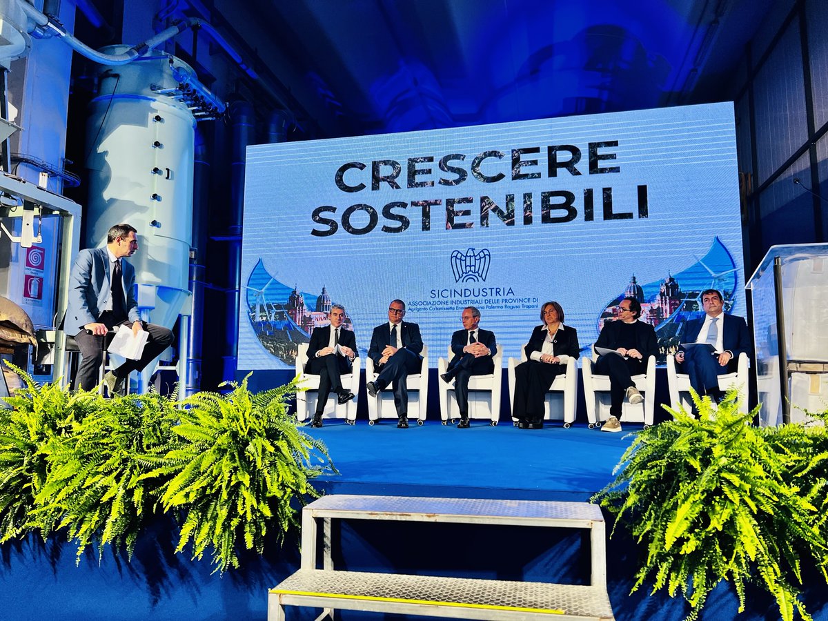 Sicind_Conf's tweet photo. Le nostre #imprese protagoniste dell’incontro “#Crescere #Sostenibili” con il presidente di @Confindustria, Carlo #Bonomi
@avimecc #CaffèMoak @cappello_g #iLap #NeroSiciliaGroup #Regran
#sicindustriaxleimprese https://t.co/ZItW9Fief7