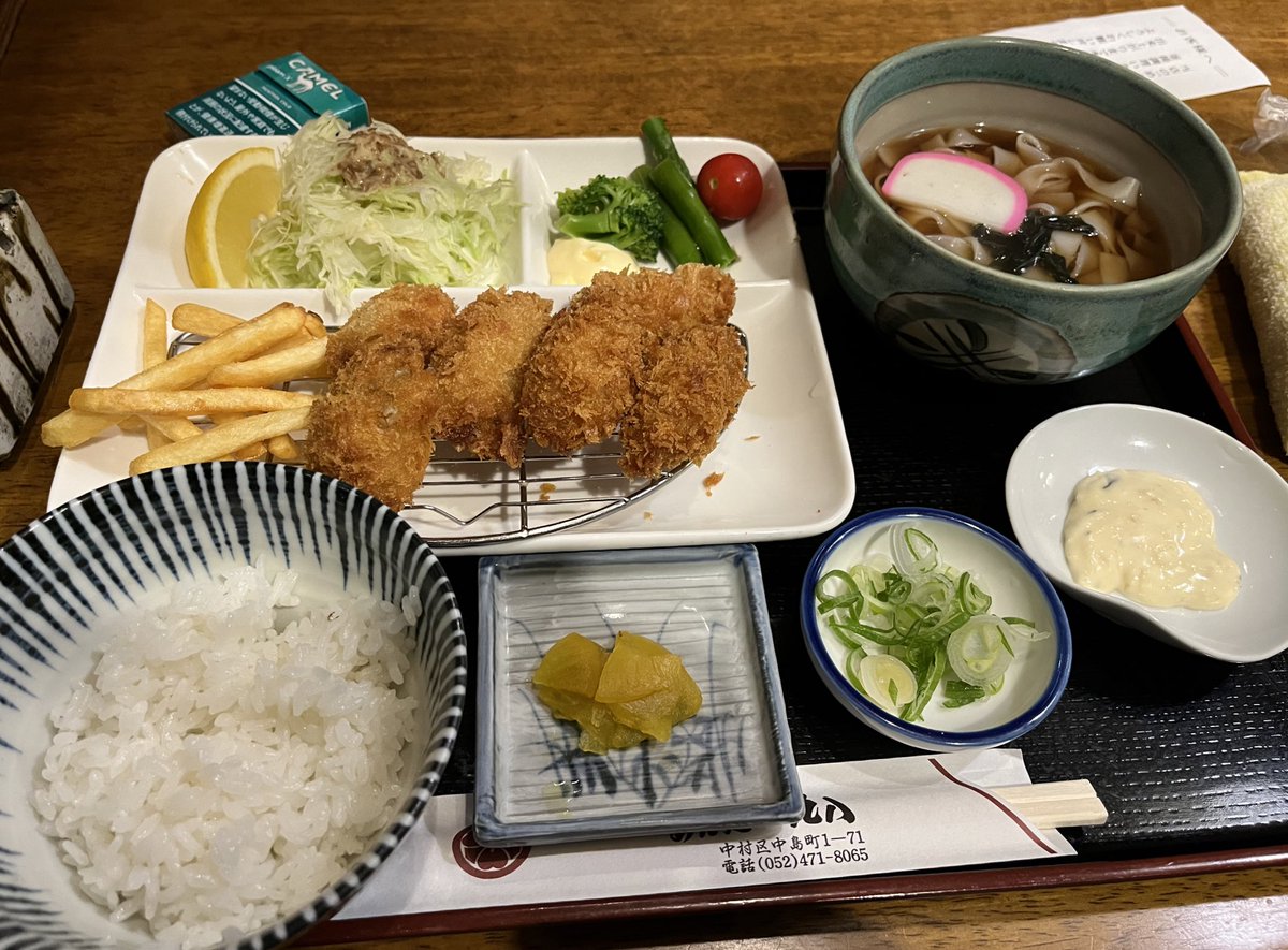 GmiidGGJr's tweet photo. 名古屋生活で家から30秒でかなりお世話になった定食屋さん。
最後の最後に来た！
一年半くらいお世話になっ��て色んな人と来たなー…
ここに来れなくなるのは寂しいですね
心の中でおじちゃんにありがとうって叫んだ！ https://t.co/zJHi3PTeZI