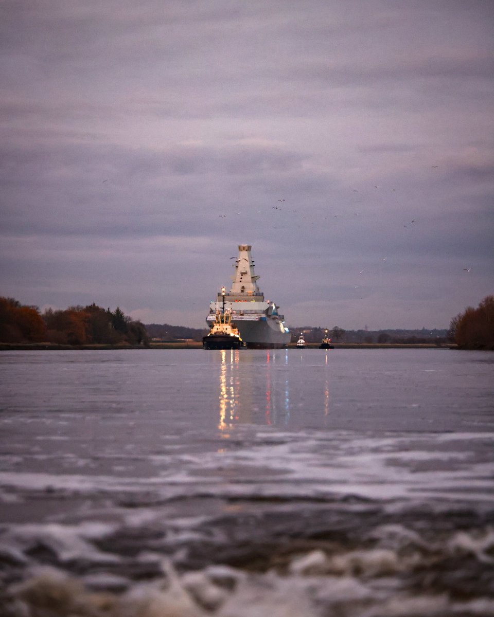 RNinScotland's tweet photo. #Glasgow’s namesake @RoyalNavy warship is safely back in city after being lowered into the waters of Glen Mallan &amp; towed back up the River #Clyde to Scotstoun.  Work will continue fitting-out the Type 26, one of eight new anti-submarine frigates being built in #Scotland. https://t.co/ohCkYVWPvC