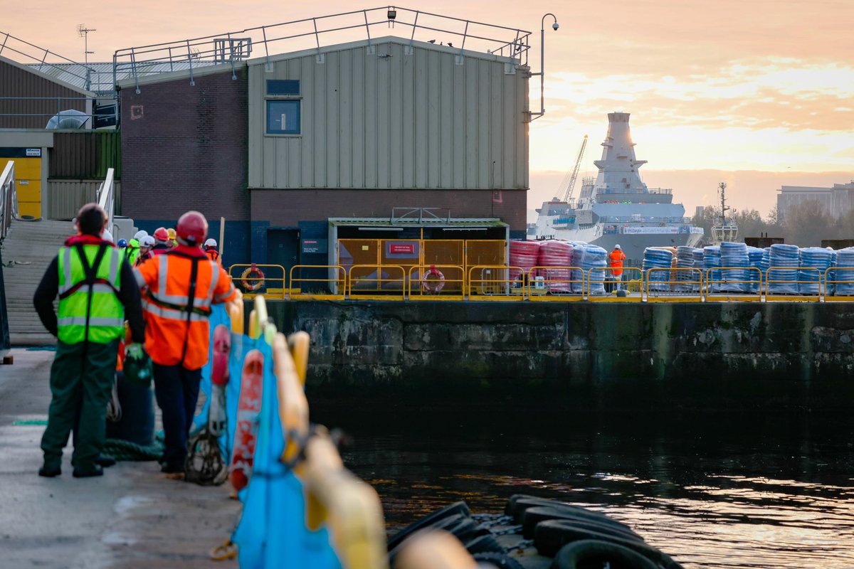RNinScotland's tweet photo. #Glasgow’s namesake @RoyalNavy warship is safely back in city after being lowered into the waters of Glen Mallan &amp; towed back up the River #Clyde to Scotstoun.  Work will continue fitting-out the Type 26, one of eight new anti-submarine frigates being built in #Scotland. https://t.co/ohCkYVWPvC