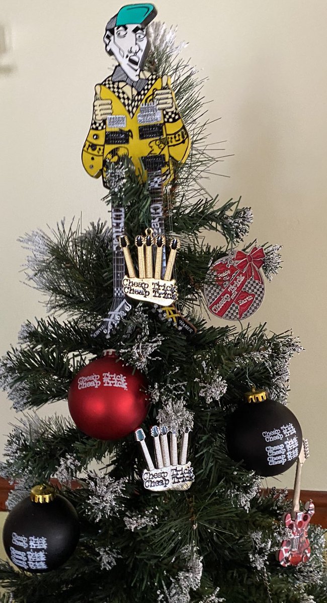 DazPross's tweet image. Just started putting our tree up. 
Start at the top and work down. 🤣