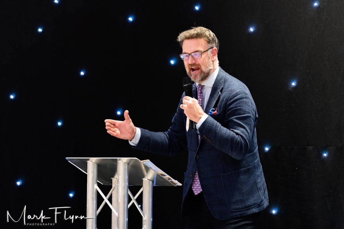 The moment the Snowdogs Kirklees auction total was revealed! Thank you to Charles Hanson, and all our auction attendees for an unforgettable evening!

#SnowdogsKirklees #WildInArt #SupportLife #CharityAuction