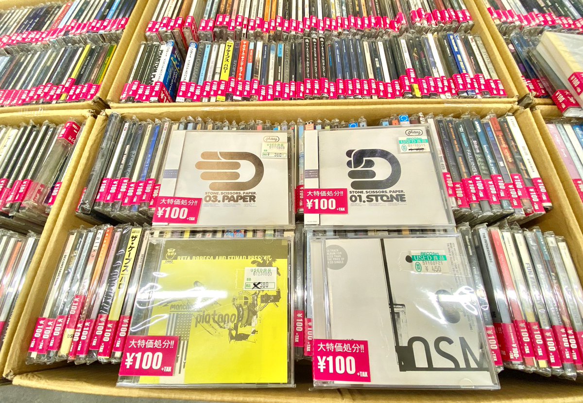 vek_e_noic's tweet photo. 帰り、渋谷で用事済ませて噂の #レコファン へ
100円コーナーで地味ダンス系を漁る
#betabodega #GDluxxe なんかは当たりかな？
#dummyrun のはディスクの色が3パターンあるのでガチャ感覚で購入

渋谷は草間彌生に支配されてるね https://t.co/Mfrd9s2S4l