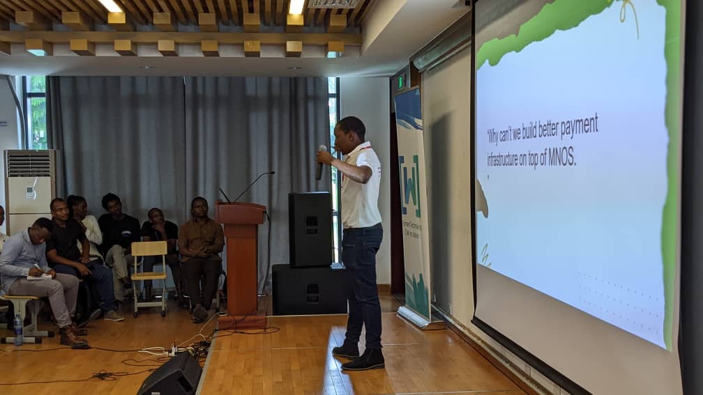 az1z1ally's tweet photo. I almost slept untill a very enthusiastic man, an entrepreneur &amp; the CEO from OcApp, @kylemutta, take a stage. His passion for transforming #Tanzania dev community notably by emphasizing on solving local problems was incredible. #DevFestDar22 @GDGDarEsSalaam https://t.co/OqjL9Cvj81