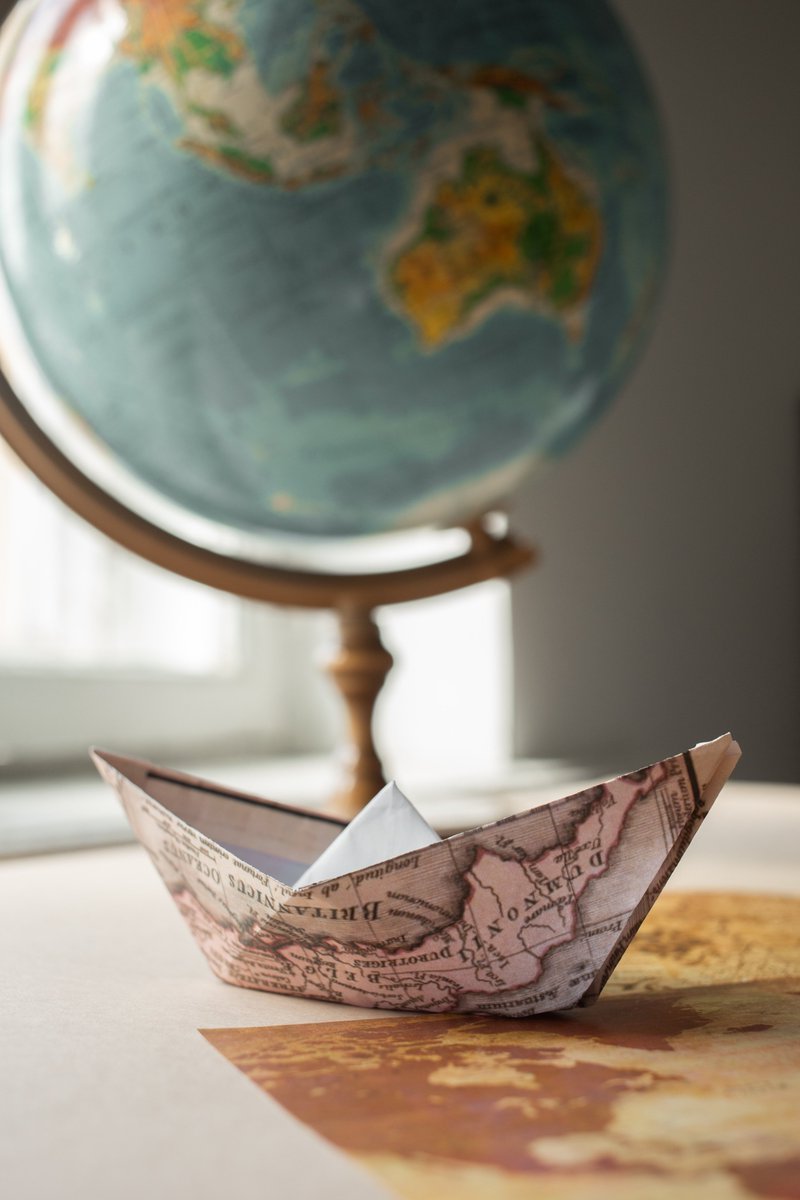 La globalización es un término muy utilizado en la actualidad. Por tanto, es importante saber su significado y entender algunas miradas críticas sobre el concepto. La teoría del sistema-mundo del sociólogo Immanuel Wallerstein es de las más fructíferas al respecto. 🧵