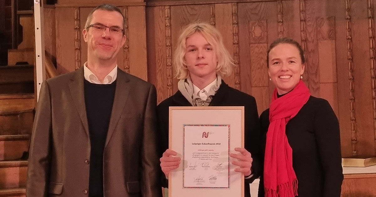 SoftwareOne's tweet photo. 🙌 We are proud to announce that our #digitalization initiative #TechTeens has won the Leipzig Future Award in the category "Engaged in Leipzig"!
Congratulations to our mentors from @SWO_DACH and all project participants: #ItStartsWithYou https://t.co/OJKJTOVdxy