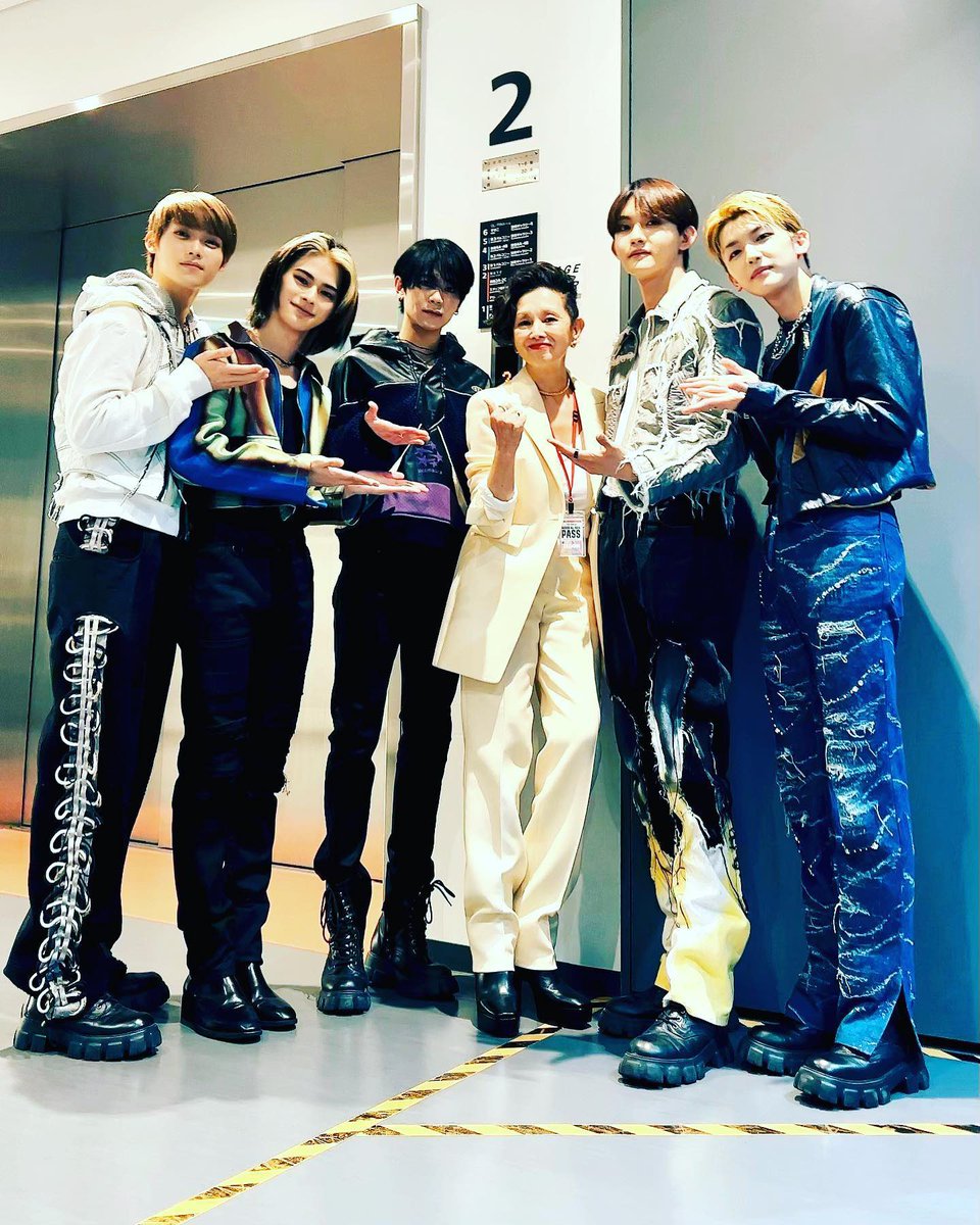 bee1997s's tweet photo. はゎゎ夏木マリさまと...

#INI @official__INI #INI_Awakening #SPECTRA

https://t.co/yMyHSa2DKC https://t.co/0Wsi6jlDyM
