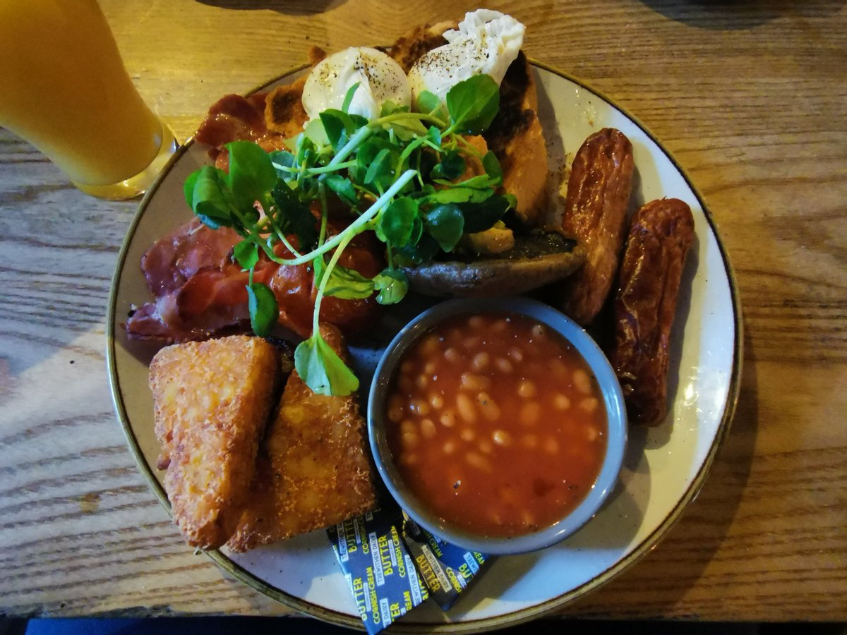 JamesMustoe1's tweet photo. Our traditional family breakfast @Polgooth_inn first thing on the first weekend of December.

We've got a busy day ahead!

#smallbusinesssaturday #supportlocalbusiness https://t.co/U7bGUCzrgz