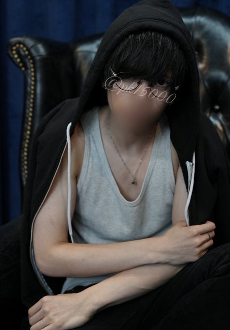 俺とお前だけの秘密。  #手フェチ https://t.co/NP0ZnwO1Ib<a href="/tag/%E6%89%8B%E3%83%95%E3%82%A7%E3%83%81"class="tags">#手フェチ</a>