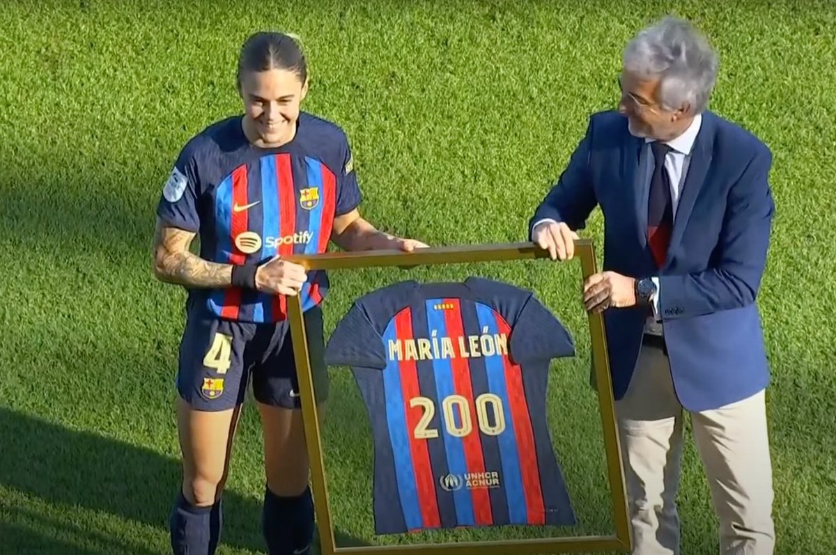 Maria Tikas On Twitter Aitana Y Mapi León Reciben La Camiseta 