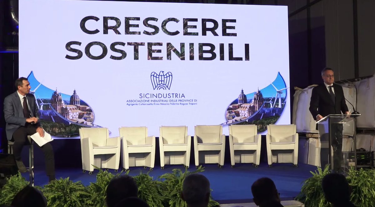 #3dicembre Con l'amico Presidente <a href="/Sicind_Conf/">Sicindustria</a> Alessandro Albanese per #AssembleaGenerale. Grande l’impegno e l’innovazione delle imprese ragusane sul sentiero della #sostenibilità, segno della incessante volontà di portare l'industria 🇮🇹 protagonista nei mercati internazionali