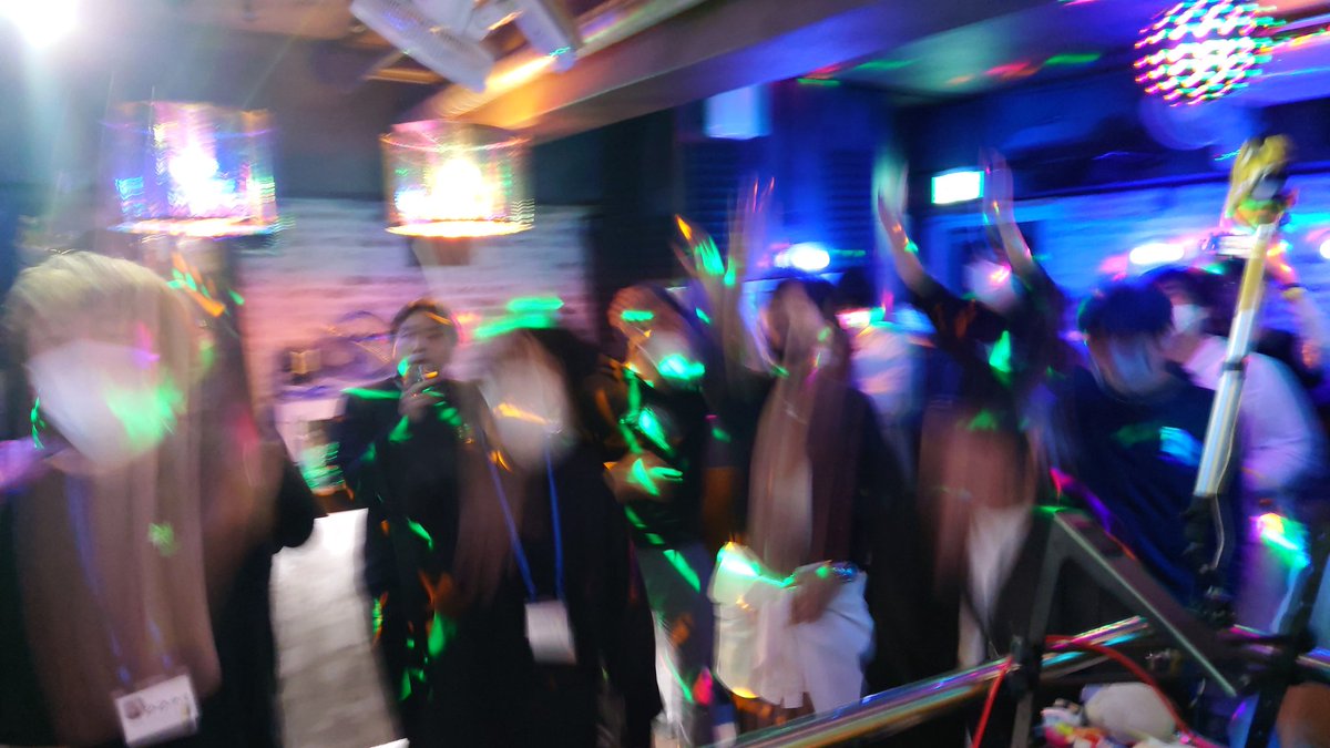 FAIHStoFACE's tweet photo. #FtF
酒と同人誌が浴びれるイベント終了いたしました。
雷音部の皆さん最高のDJありがとうございました！
雷神スタッフさんから顧客満足度が物凄く高かったというお話も伺いました。
FAIHS to FACEも次回開催に向けて準備いたします。また是非ご参加ください！
(高まりすぎてブレブレのフロア写真) https://t.co/mlYtA4O3gW