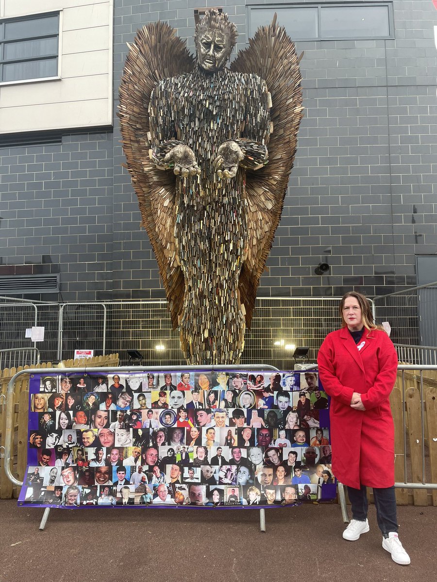 emily4MK's tweet photo. The Knife Angel has come to MK. It is a powerful piece of art and a symbol of the destruction on violence on lives and families. It is outside the @MKDonsFC for a month #loveMK #hateViolence https://t.co/gPaUsVPB7K