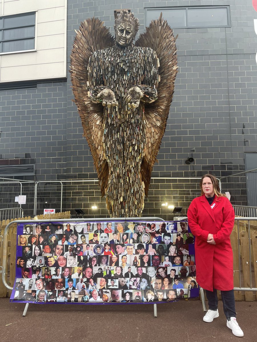 emily4MK's tweet photo. The Knife Angel has come to MK. It is a powerful piece of art and a symbol of the destruction on violence on lives and families. It is outside the @MKDonsFC for a month #loveMK #hateViolence https://t.co/gPaUsVPB7K