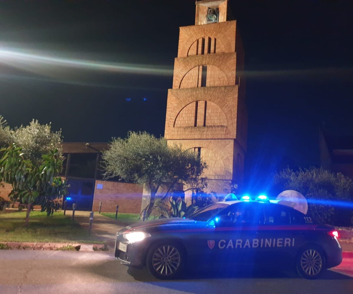 CasilinaNews's tweet image. Lavinio, tenta di rubare in chiesa e aggredisce il parroco: fermato. #Lavinio #Anzio #CasilinaNews tinyurl.com/2j82kks5