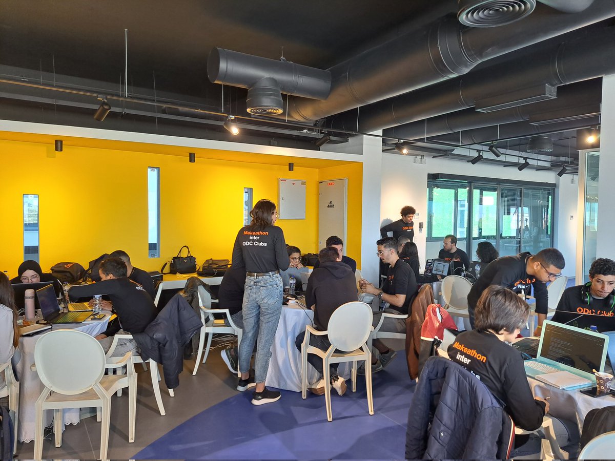 MariemTURKY's tweet photo. 60 étudiants participent à la 2ième édition du #Makeathon inter ODC Clubs organisé par #OrangeDigitalCenter 🇹🇳 et la @GIZ_Tunisie en partenariat avec @NovationCity 
48h de coding non stop autour de la thématique #Industrie4PointZero 
@OrangeTN_Plus @Mohamed_Chedli @HadjAliIslem1 https://t.co/LxJ7znyRJY