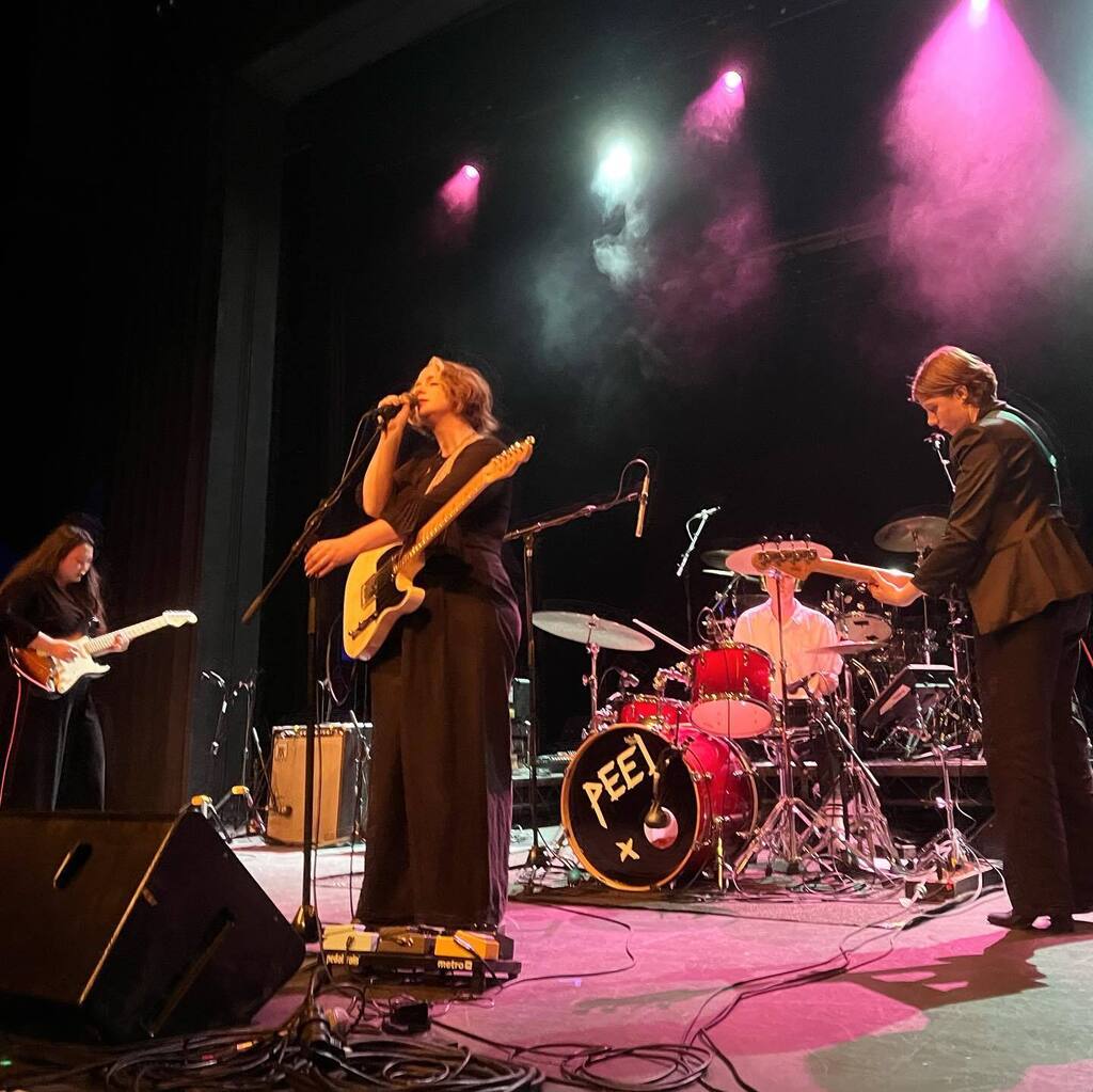 rikafiorentina's tweet image. #MoaningLisa @mlband 🇦🇺opened for Ride 
at Enmore Theatre, Sydney
Thu 1 Dec 2022
#rikafiorentina_gigs 

メルボルンのバンド。日本でも受けそうな音では？🥰 instagr.am/p/Cls91QNyG3K/