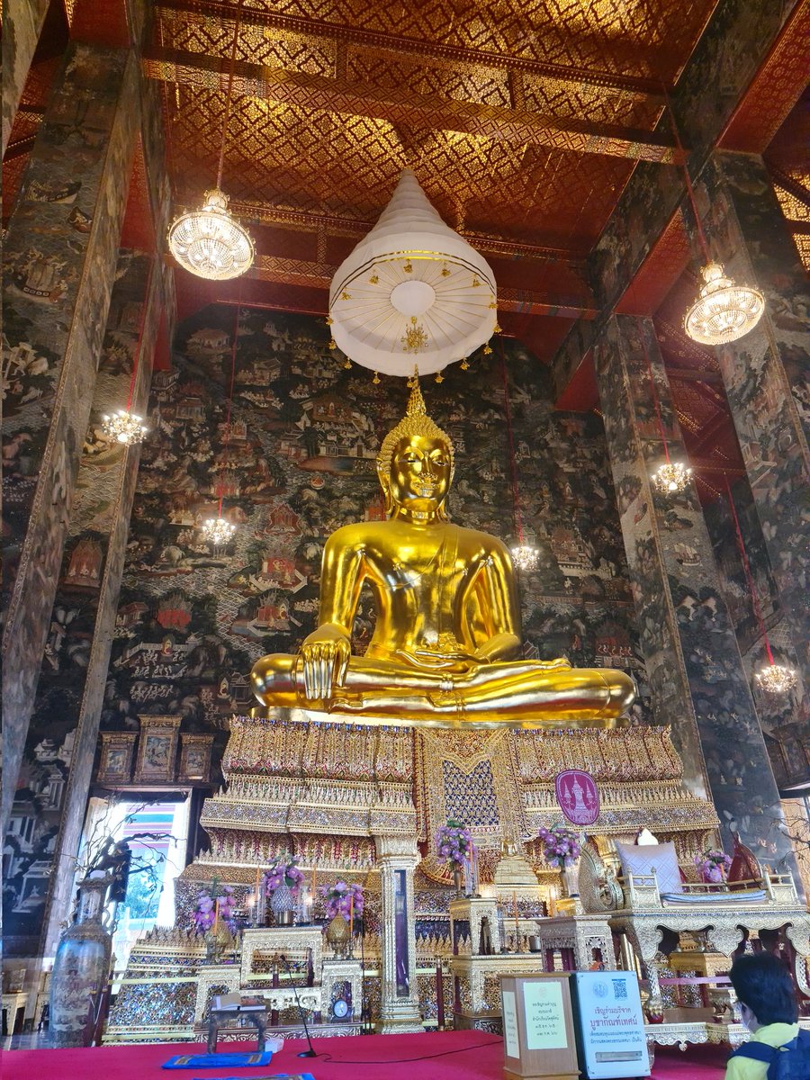 Nimpijarnsuphi's tweet photo. Make merit. Take a walk. Eat street food. It's a simple life.🙏🕉️❤️#AlexfaceBkk https://t.co/rKCJEk4mzn