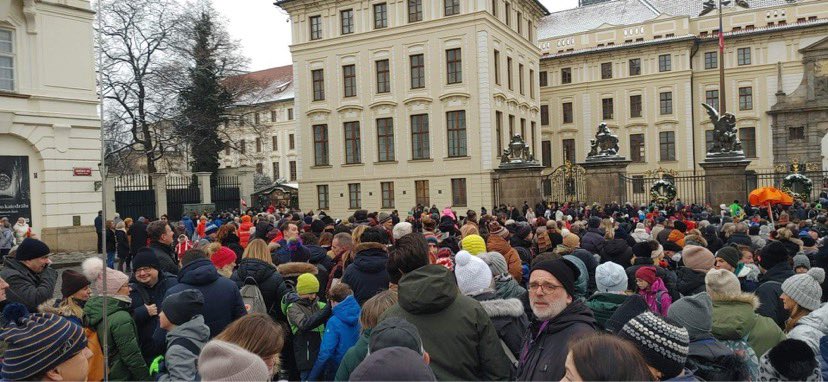 RealPragueGuides tweet media
