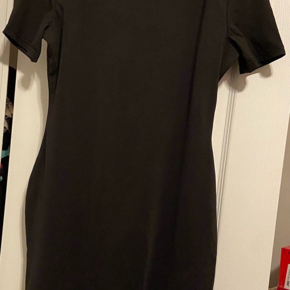 boutiqueapt5b's tweet photo. So good I had to share! Check out all the items I'm loving on @Poshmarkapp #poshmark #fashion #style #shopmycloset #fashionnova #newyorkcompany: https://t.co/Nj9SAiEOqT https://t.co/lmsPrB9YWW