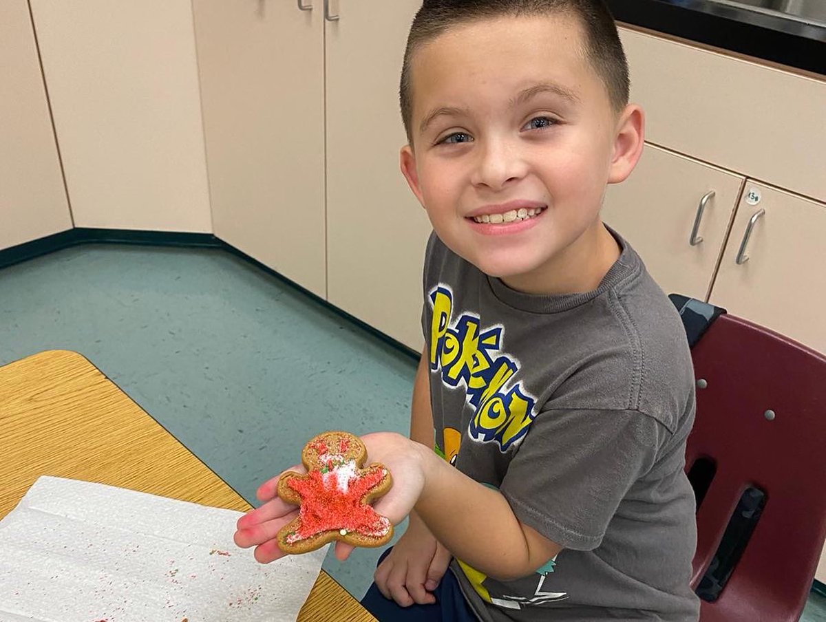 SunshineASC's tweet photo. Holiday Cookie decorating at Embassy Creek 
@CreekEce 
#yummy #cookies #holidays #cookiemaking https://t.co/lIsXUdImsJ