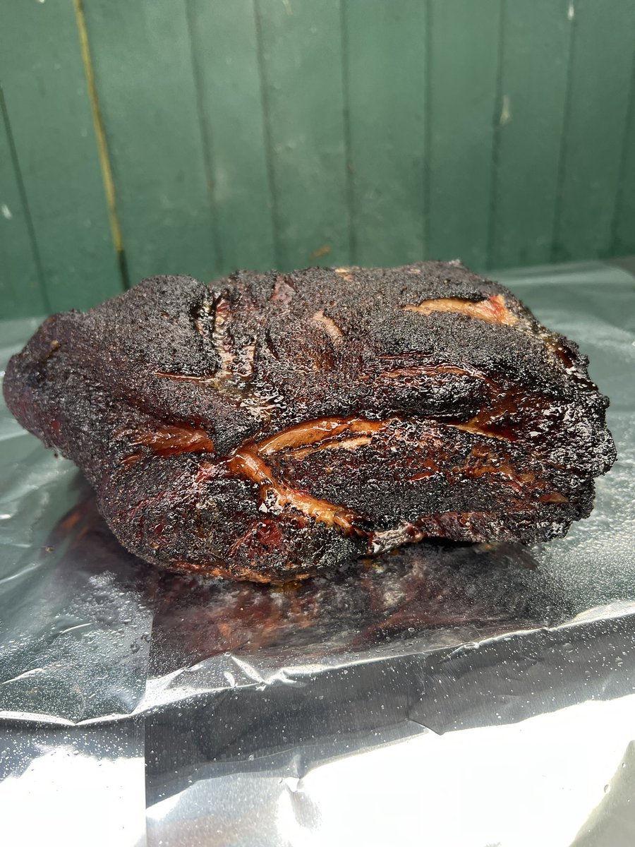 BubbleBullQ's tweet photo. Pork ribs on, pork shoulder off to wrap 

🔥 💨 🐷 https://t.co/dg686CMTJW