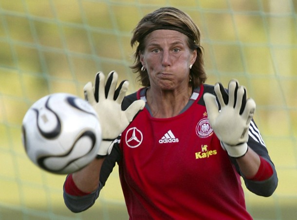 ruemmelef's tweet photo. 🎄Türchen Nr. 3 🌲
Silke #Rottenberg prägte vor Angerer eine Ära im Tor der @DFB_Frauen, wo sie nach ihrem Karriereende auch heute noch als Torwarttrainerin aktiv ist. Rottenberg kam 1991 in die Bundesliga und spielte für alle damaligen Top Clubs: Siegen, Brauweiler, Duisburg https://t.co/7vvz9qkYEe