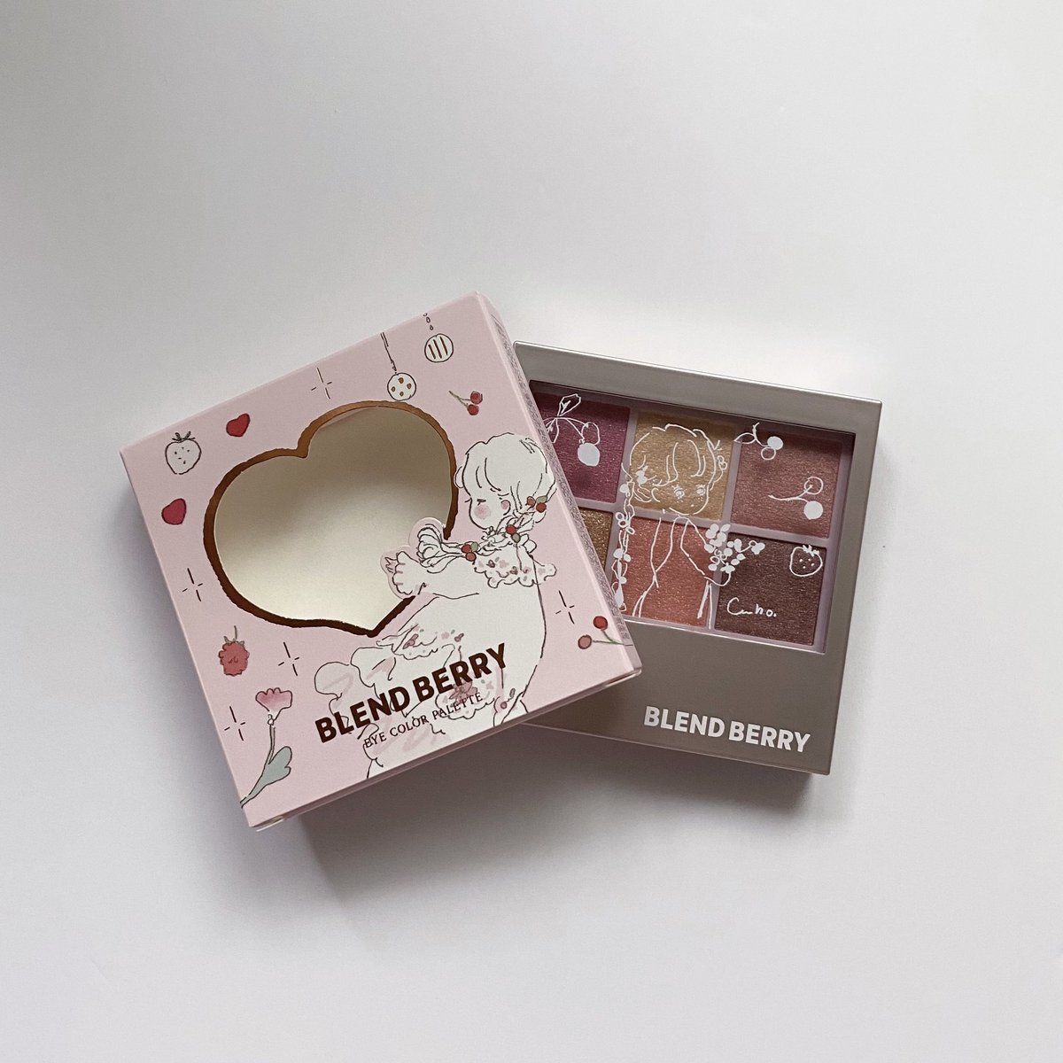 🍒おしらせ🍒
BLENDBERRY×Cahoのホリデー限定アイシャドウが12月12日から発売されます〜〜♡
全国の東急ハンズ、ロフト、PLAZAさん等に並びます!
ふんわりカラーでほんとにかわいい〜❕🎄🤍🤍
ご予約も受付中です〜〜❕🎁
🎀https://t.co/wIw4WyT92R 