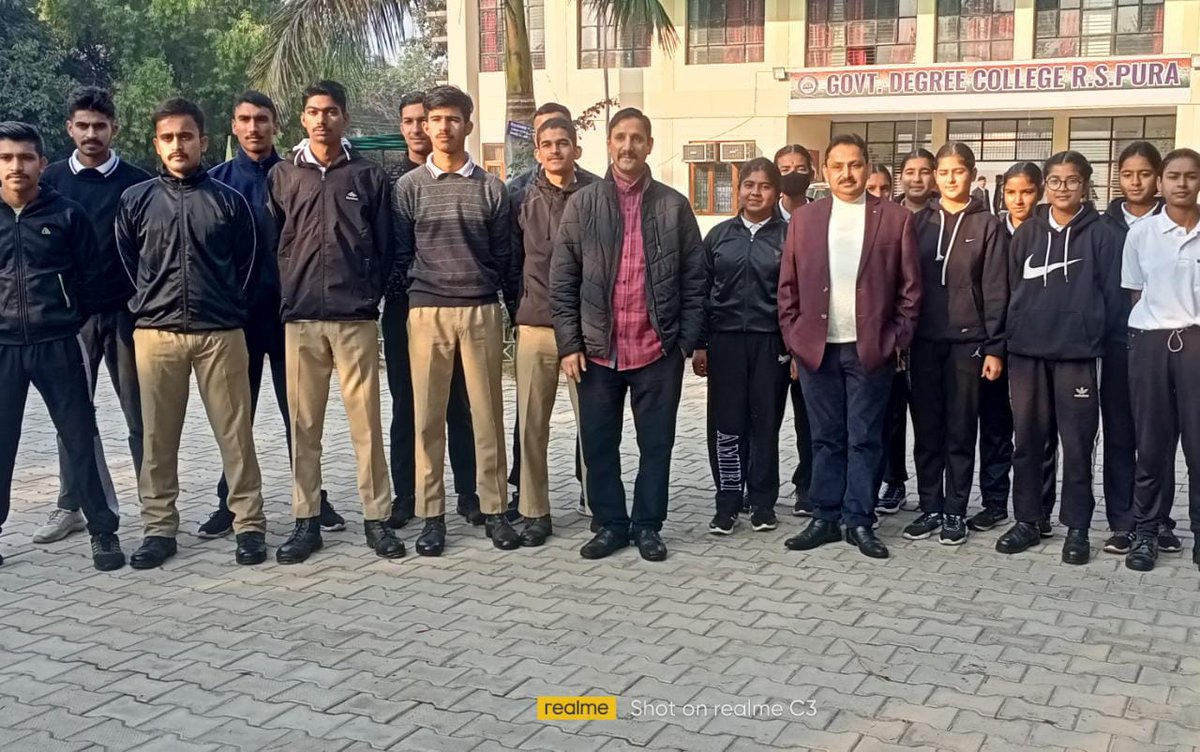 GDC_RS_Pura_NCC's tweet photo. 2 J&amp;K Girls Bn NCC organised a cleanliness drive in the college in ongoing 'MY COLLEGE MY PRIDE' as part of AKAM under the guidance of principal Prof Sunil Uppal and the supervision of ANO Lt Shaveta Chowdhary.
@DteJKL 
@HQ_DG_NCC 
@suniluppal16 
@prodefencejammu 
@adgpi https://t.co/WNsx4BZVgX
