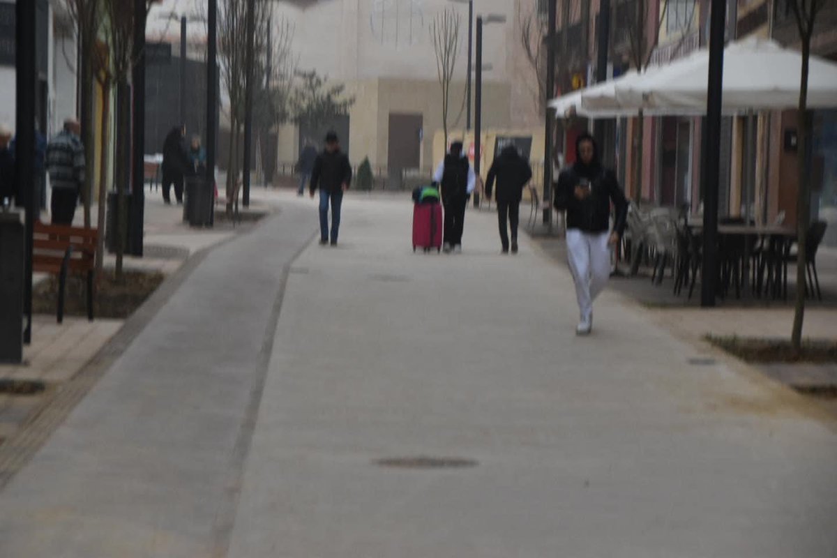 CsHuescaProv's tweet photo. 🍊 Nuestro concejal de Urbanismo en el @AytoMonzon, @CastaneraRaul, ha asistido a la apertura a los peatones del tramo de la Avenida del Pilar. 

🚧 Una obra a punto de finalizar y que dinamizará el centro de la ciudad, transformándola en una ciudad más accesible y sostenible. https://t.co/JyeBxqd7VY