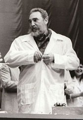 #FidelPorSiempre: "Graduarse de médico es abrir las puertas de un largo camino que conduce a la más noble actividad que un ser humano puede hacer por los demás". #Cuba #CubaPorLaVida #CubaEsSalud
