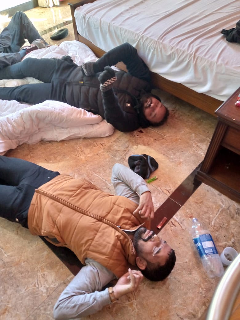 AliChouhdary81's tweet photo. #BREAKING
#Pakistan: 3 people who were found unconscious in a #hotel in #Murree died in hospital'; four people were found unconscious in a hotel near #lowertopa area of Murree, 3 died on reaching the hospital, one in critical condition';
@pakustv #NYC #Tourists #Rawalpindi https://t.co/IhrBdUp2AI