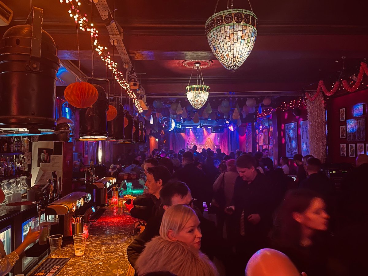 showbody's tweet photo. Reinvigorating times at @nightanddaycafe last night with the venue being everything it’s supposed to be.
Big love to @PiccadillyRecs @michaelheadtreb @TheOrielles @ _tvam @PastaPaul Kickin’ Pigeon @JASONBOARDMAN1 Luke Una
#SaveNightandDay https://t.co/f2EUbWRB9J