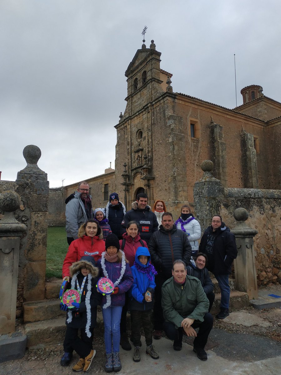 7PalabrasSoria's tweet photo. Pequeño reportaje fotográfico de la mañana de hoy poniendo el Belén con nuestros niños del Club 7P.
#clubinfantil7p #clubinfantil #SentimientoCofrade #seccioninfantil #club7p #sietepalabras #sietepalabrassoria #hacemoscofradia #somoshermandad #masalladelViernesSanto https://t.co/bJCRjk0LmX